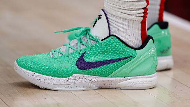 Chicago Bulls forward DeMar DeRozan wearing the Nike Kobe 6 Protro 'Green PE'.